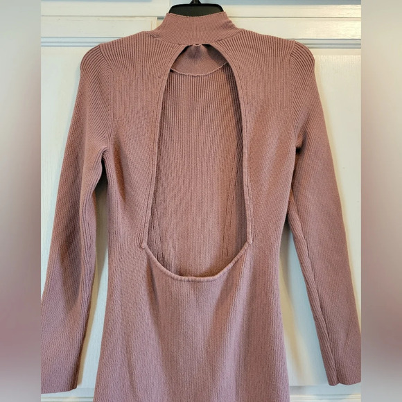 Abercrombie & Fitch Ribbed Knit Long Sleeve Semi Backless Midi Dress - Picture 6 of 9